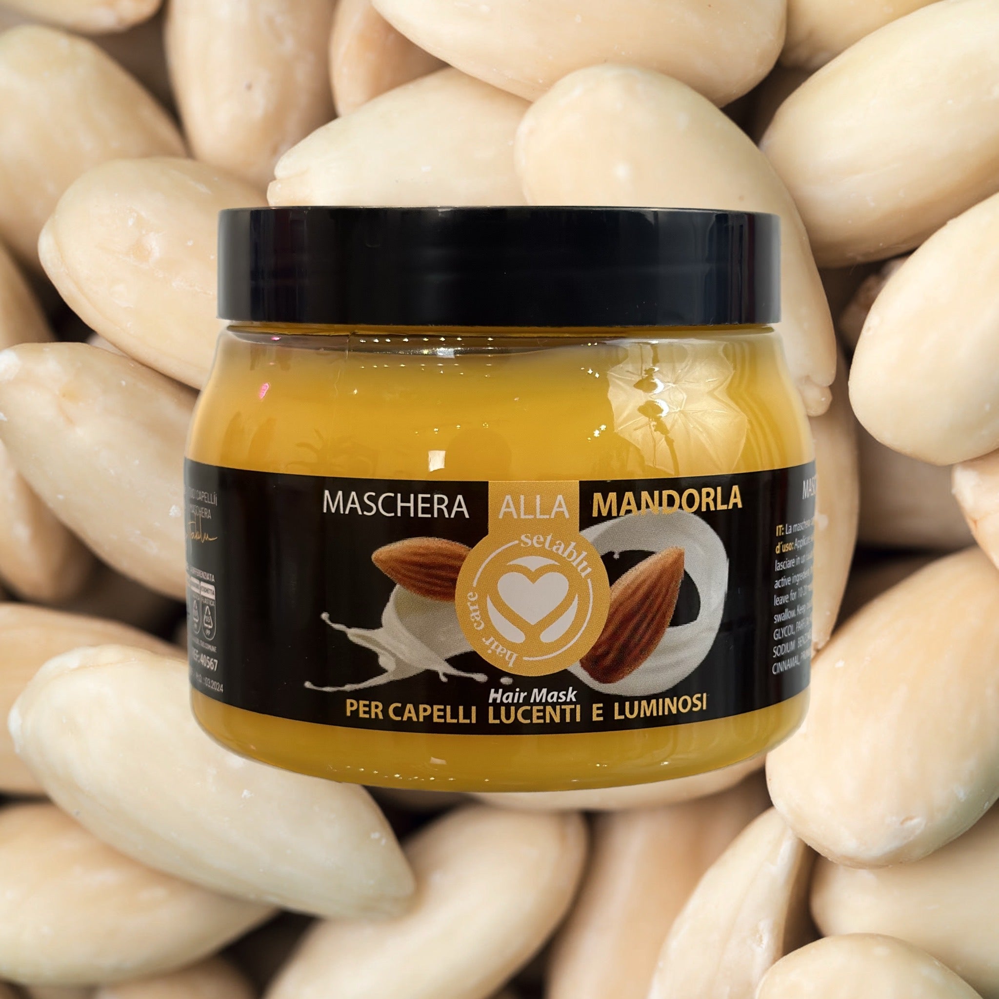 Maschera alla mandorla